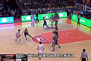 谁是中国男篮最强小前锋？巅峰丁彦雨航打得周鹏怒摔水杯