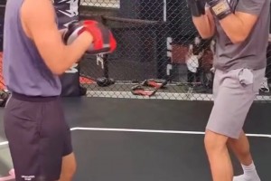 李景亮教狄龙打拳！八角笼中切磋，传授裸绞绝技，NBA能用上？